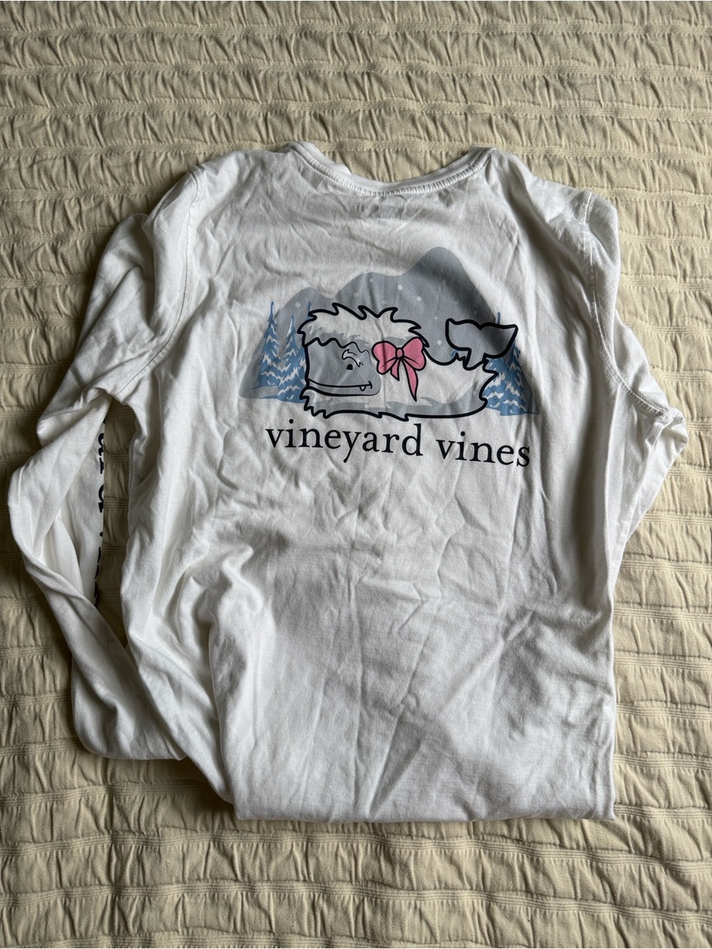 Vineyard Vines White Long-Sleeve Whale Graphic Top with Pink Bow